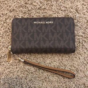 Michael Kors Jer Set Travel Phone Wristlet Wallet